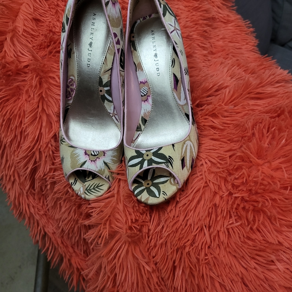 Shoes - Picture 2 of 2